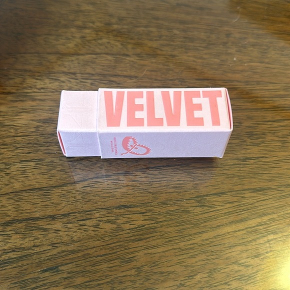 Jeffree Star Velvet Trap Matte Lipstick Easter Sunday Yellow - Picture 4 of 4